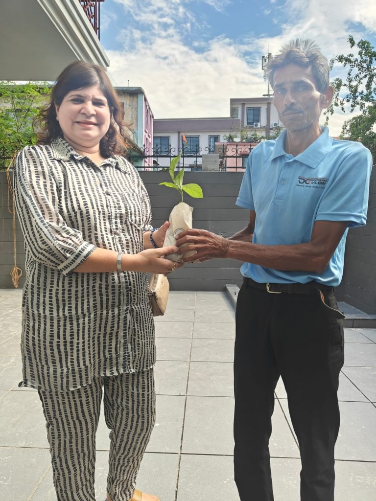 GREEN TODAY BREATHE TOMORROW-1000 Sapling Distribution Drive